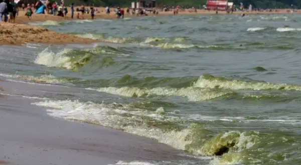 Od kiedy można się kąpać w morzu? Sprawdź bezpieczne warunki