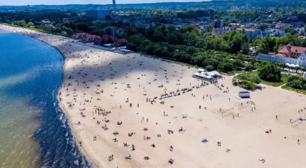 Gdzie nad morze pociągiem z Warszawy? Sprawdź najlepsze połączenia