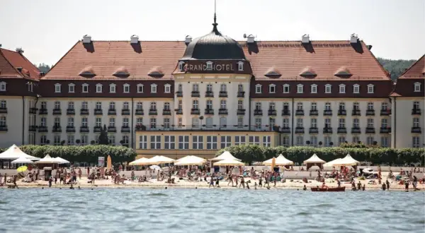 Hotel Marmur gdzie jest? Odkryj tajemnice fikcyjnego hotelu w Sopocie