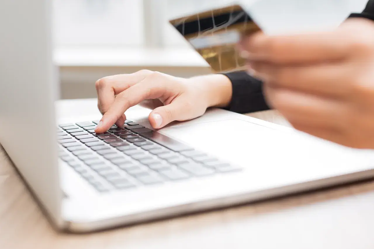 Jakie są najlepsze metody bankowe dla szybkich wypłat online?